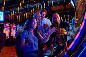 မြန်မာ ကစားသူ 96cmd Online Slot MMK ငွေဖြည့်ကာ ကစားနေသောမြင်ကွင်း